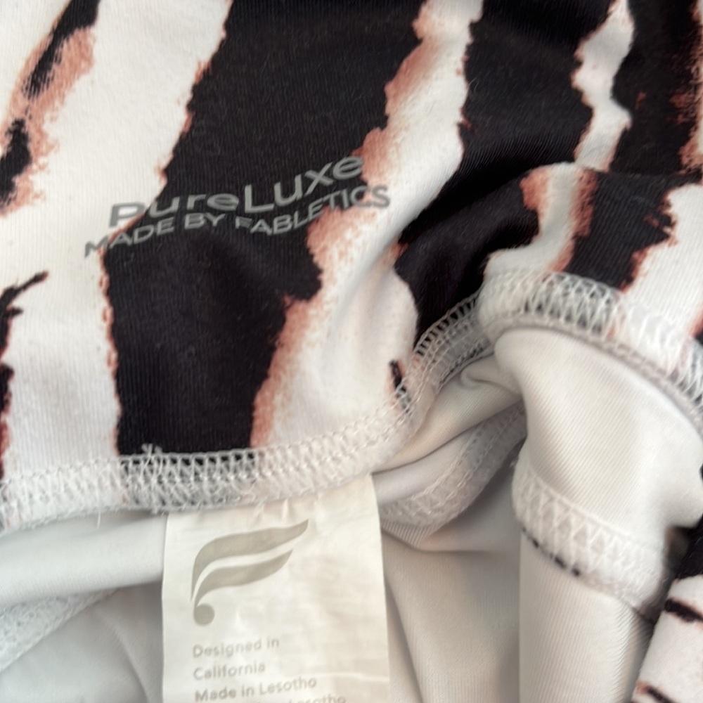 Fabletics- size large capri - Picture 3 of 4